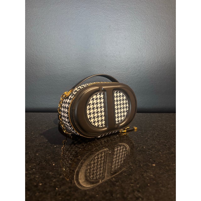 A striking masterclass in geometric elegance, the Dior CD Signature Oval Camera Bag seamlessly marries mid-century...