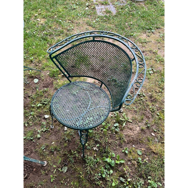 Russell Woodard Vintage Woodward Briarwood Style Green Wrought Iron Mesh Table and 4 Barrel Chairs For Sale - Image 4 of 5