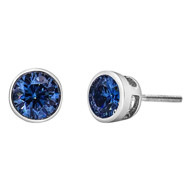14K White Gold 1.0 Cttw Blue Lab Grown Diamond Screw-Back Classic Bezel Solitaire Stud Earrings (Blue Color, VS2-SI1 Clarity) For Sale