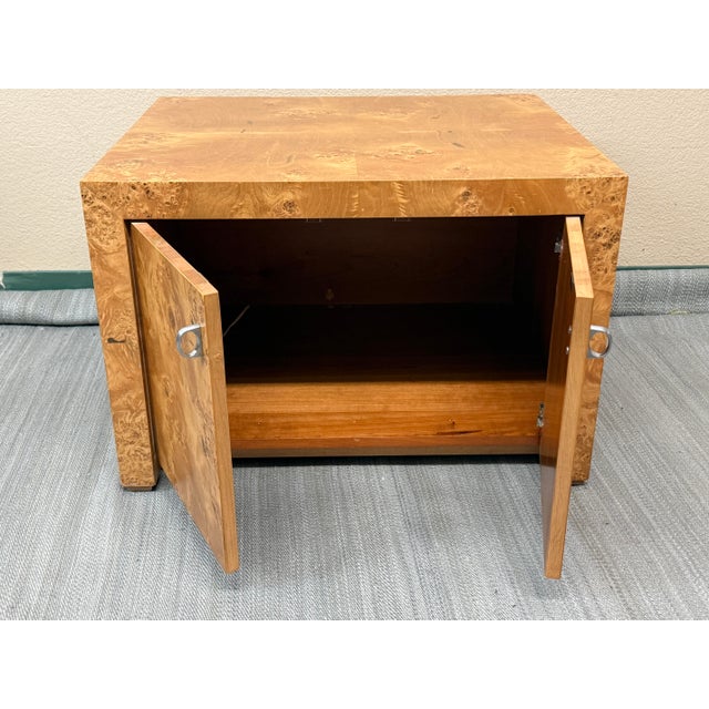 Design Plus Gallery presents a Burl Wood Side Table from the Late 20th Century. The cube shape can serve the household...