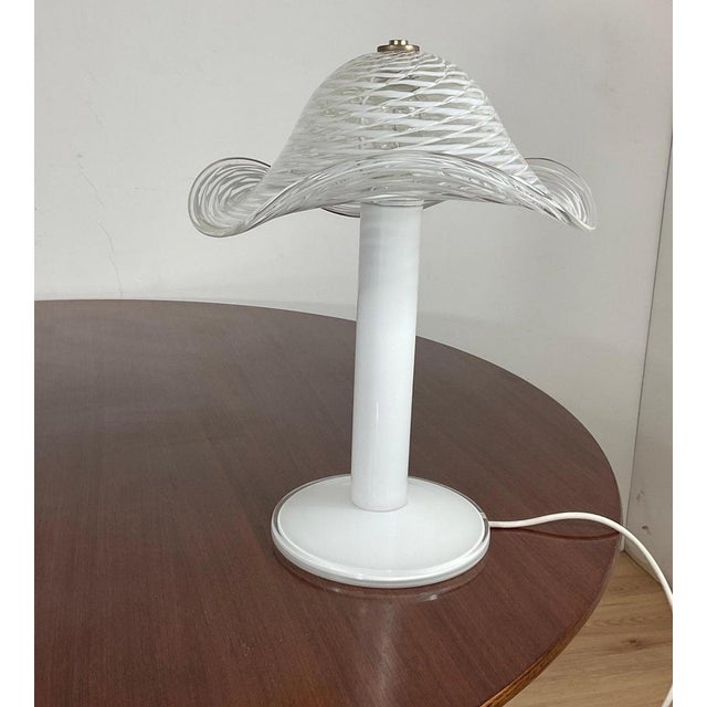 Magnificent white murano lamp from the 70s of the 900s in perfect condition. Up to 250V (Europe/UK Standard).The wiring of...