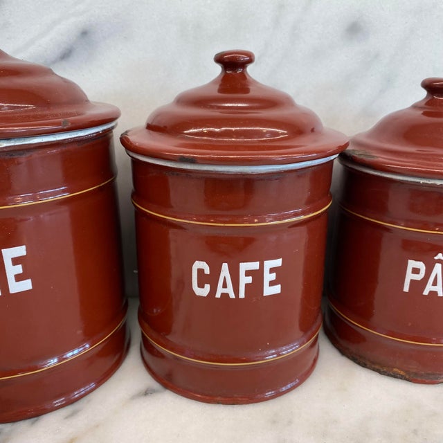 Early 20th Century Set of Five French Reddish Brown Enamel Kitchen Canisters With Original Lids For Sale - Image 5 of 18