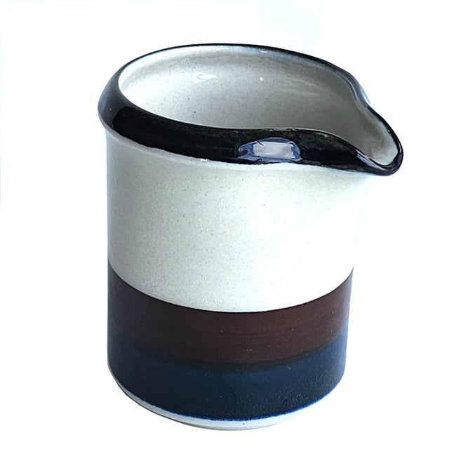 Offered is a vintage ceramic creamer from iconic mid 20th century company Arabia of Finland. This is their Kara pattern, a...