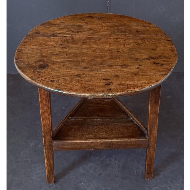 Early 19th Century English Cricket Table of Patinated Oak From the Georgian Era For Sale - Image 5 of 9