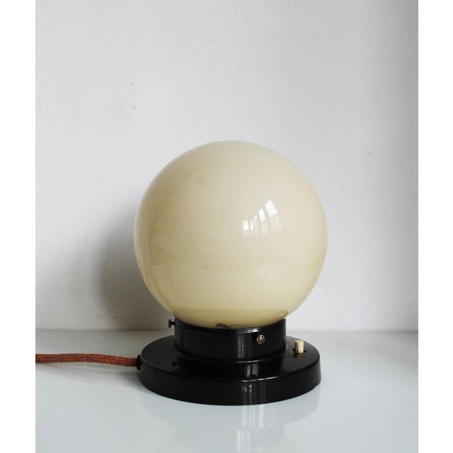 This modernist table or wall lamp originates from the 1930s, a period when functionalist design and new industrial...