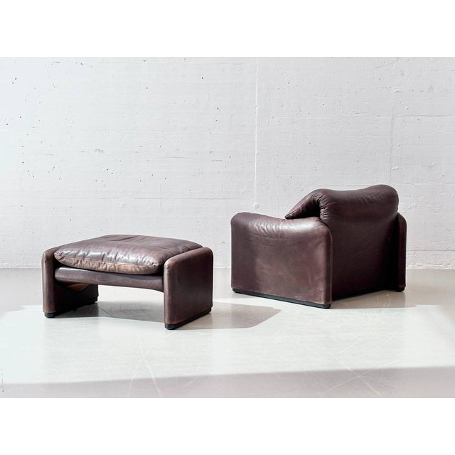 Set of Maralunga Armchair and Ottoman in Leather by Vico Magistretti for Cassina, Italy, 1970s For Sale - Image 3 of 18