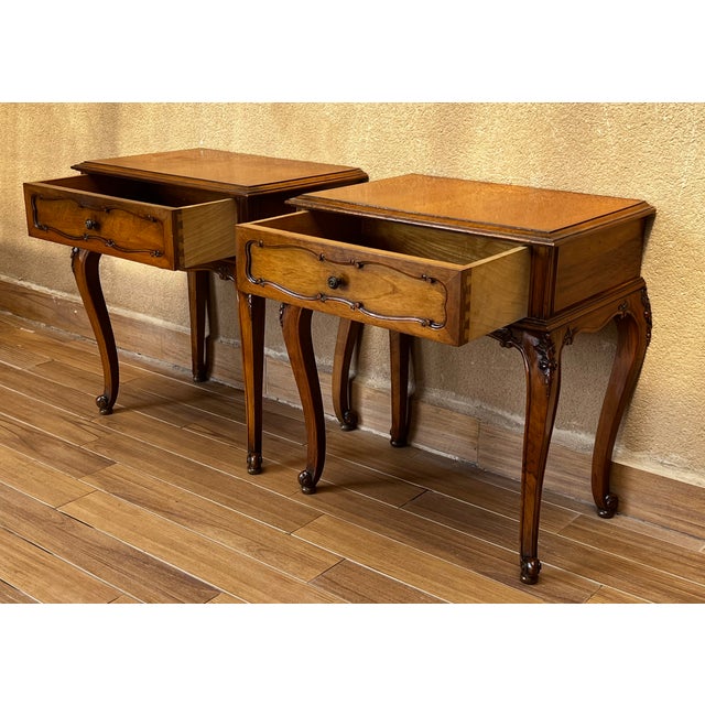 20th Century Pair of French Nightstands With One-Drawer and Cabriole Legs For Sale In Miami - Image 6 of 11