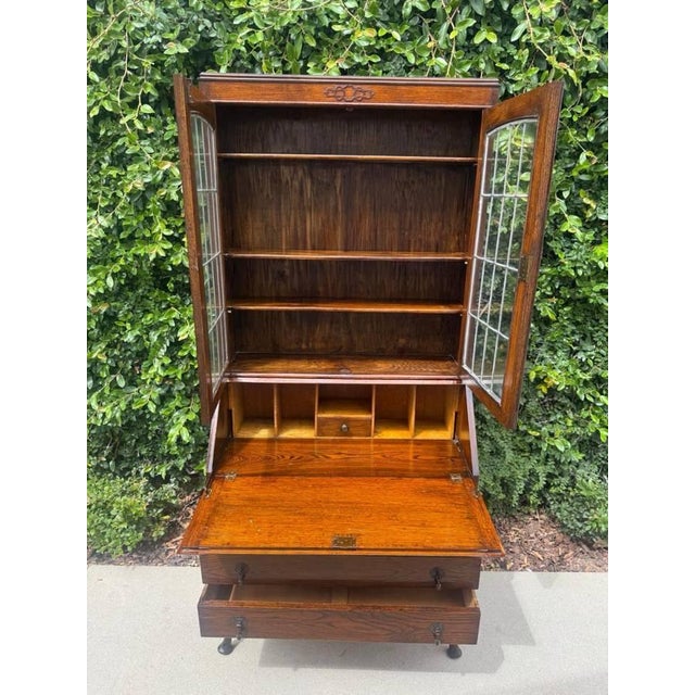 ABX69 Beautiful early 20th-century (circa 1930s) Edwardian style oak bureau bookcase / secretary desk with hutch, imported...