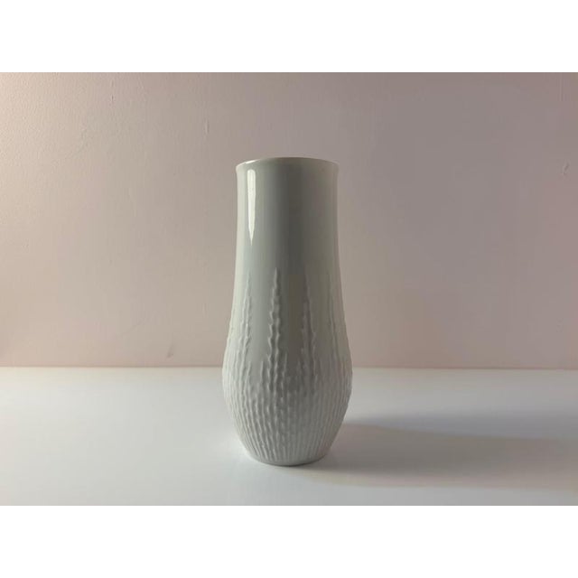 White Porcelain Vase by Hans Achtziger for Hutschenreuther For Sale - Image 10 of 11