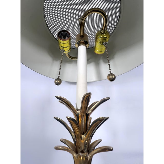Frederick Cooper Vintage Frederick Cooper Style Hollywood Regency Brass Pineapple Table Lamp With Diffuser Shade For Sale - Image 4 of 10