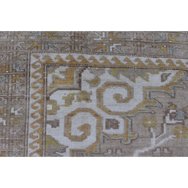 Mid 20th Century Vintage Hand Knotted Turkish Oushak Kars in Earthy Tones and Yellow Colors For Sale In Atlanta - Image 6 of 12