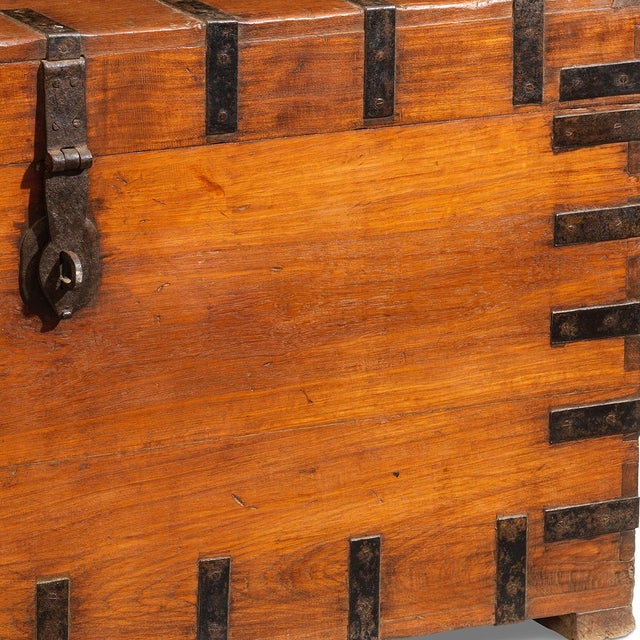 Large Vintage Storage Chest, 1940s For Sale - Image 9 of 10
