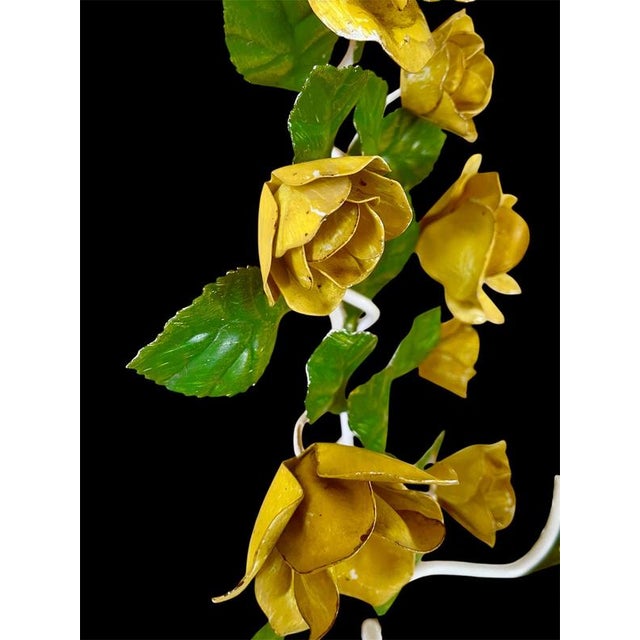 Hollywood Regency Floral Wall Light in Hand-Painted Tole Metal, Italy, 1960s For Sale - Image 3 of 6