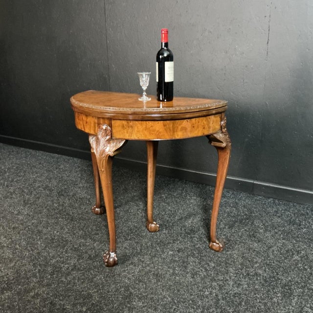 Walnut Card Table, 1925, in Very Good conditions. Designed 1920 to 1949