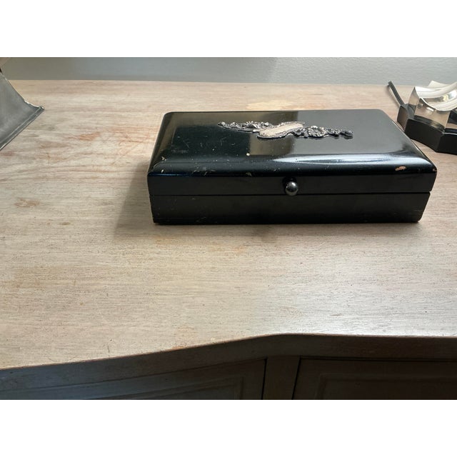 English Vintage Black Lacquered Playing Card Box With Silver Cartouche Centerpiece For Sale - Image 3 of 9