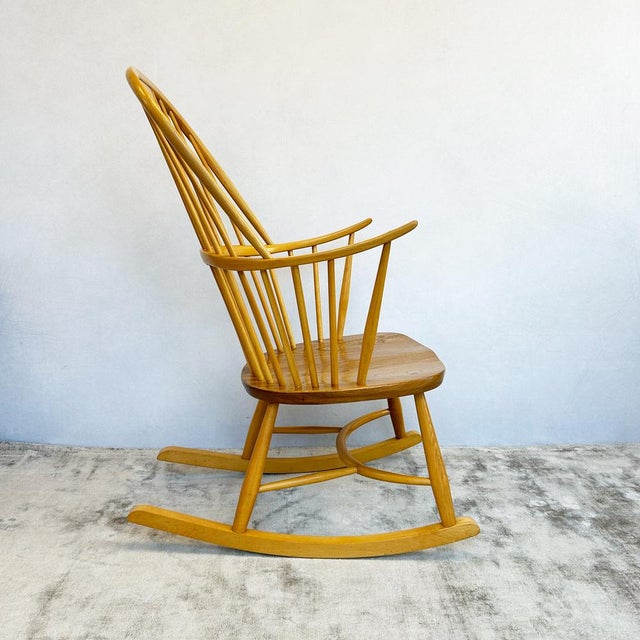 Ercol Model 7912 Chairmakers Rocking Chair by Lucian Ercolani for Ercol, 1970s For Sale - Image 4 of 10