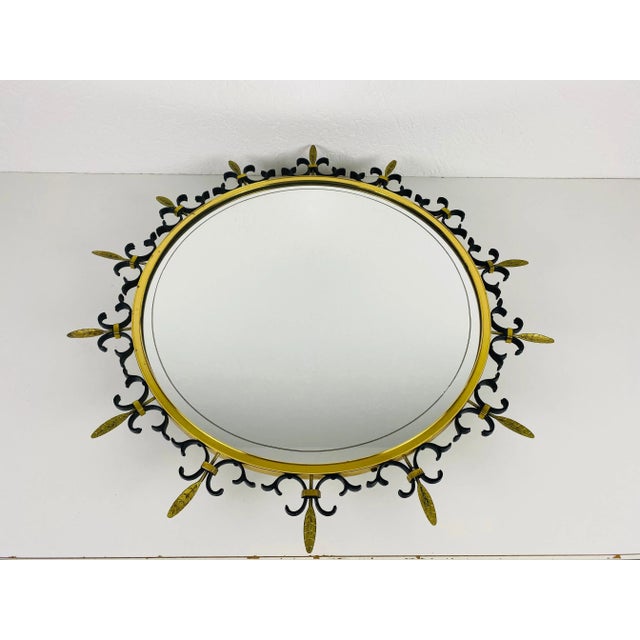 Mid-Century Modern Italian Round Illuminated Brass Wall Mirror, Italy, 1960s For Sale - Image 4 of 11