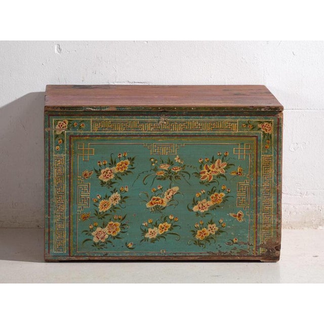 Antique Chinese Pine Trunk from Amaru, Dongbei For Sale - Image 11 of 11