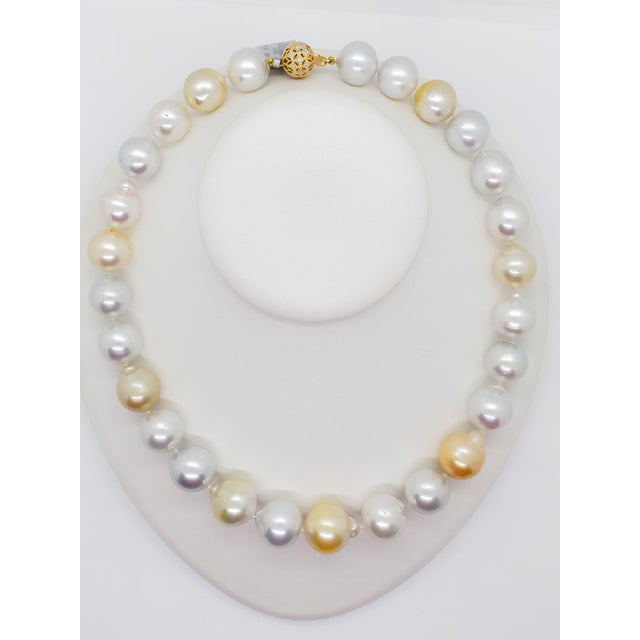 Estate White and Yellow South Sea Pearl Necklace with Diamond Clasp For Sale - Image 4 of 11