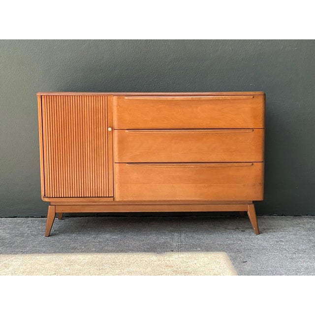 Champagne Mid-Century Heywood Wakefield Wood Credenza For Sale - Image 8 of 18