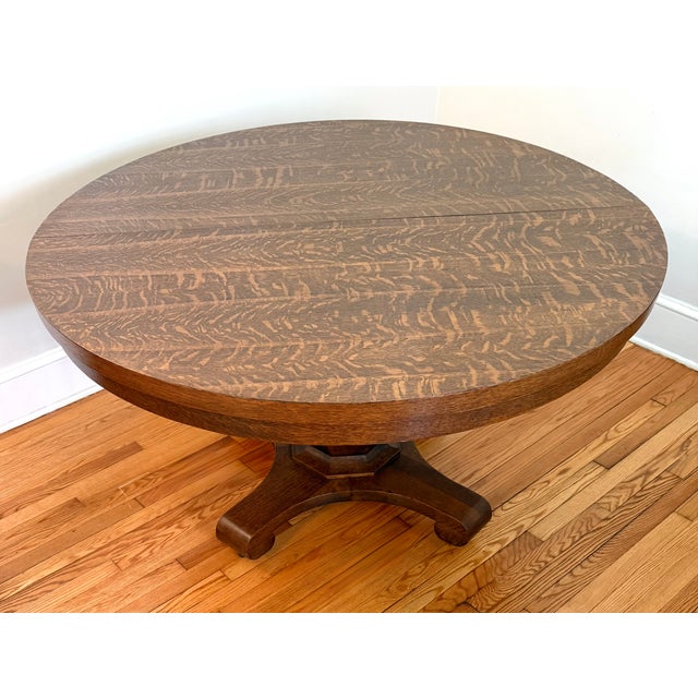 Early 19th Century Antique Arts & Crafts Tiger Oak Dining Table on Pedestal Base With 54" Round Top For Sale - Image 5 of 9