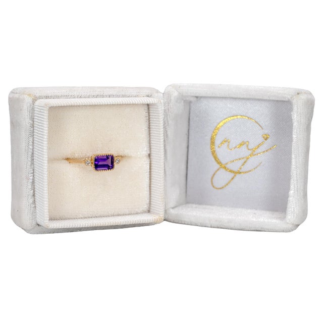 Modern Amethyst Ring With Natural Diamonds Accents: Solid 14k Gold, Emerald Cut 7x5mm, Size 6.75 For Sale - Image 3 of 9