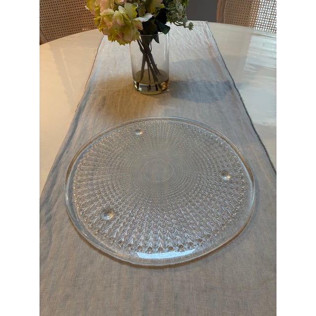 A charming vintage cake stand, perfect for bakers, hosts, and vintage lovers. With three feet for stability, this original...