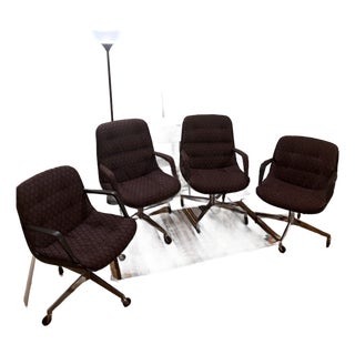 Set of 4 Vintage Mid-Century Modern Steelcase “Pollock” Swivel Chairs For Sale
