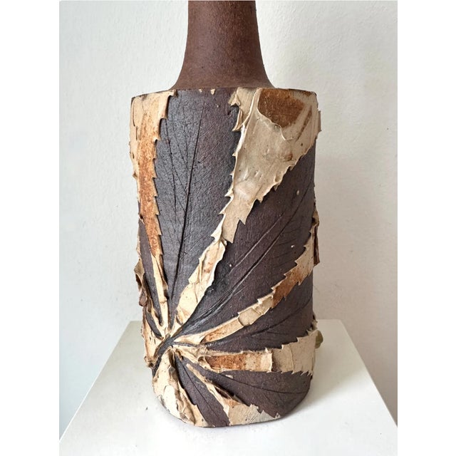 Large danish vintage table lamp / lamp foot designed and signed by Danish ceramist Bodil Marie Nielsen in the 1970s. Eco...