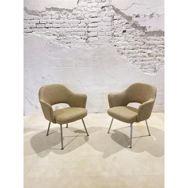 Beautifully preserved pair of Saarinen “Executive” armchairs, designed by Eero Saarinen for Knoll. The organic curves and...