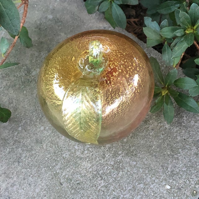 Stunning vintage Italian Murano art glass apple with gold flecks attributed to Alfredo Barbini. Excellent vintage condition