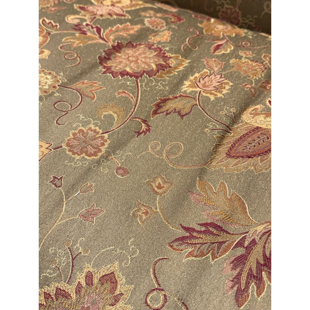 Textile Bespoke Traditional Camelback Floral Upholstered Loveseat For Sale - Image 7 of 12