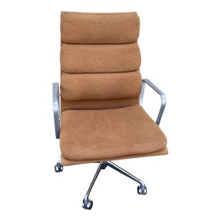Vintage Soft Pad Executive Office Chair in Tan by Charles and Ray Eames for Herman Miller For Sale