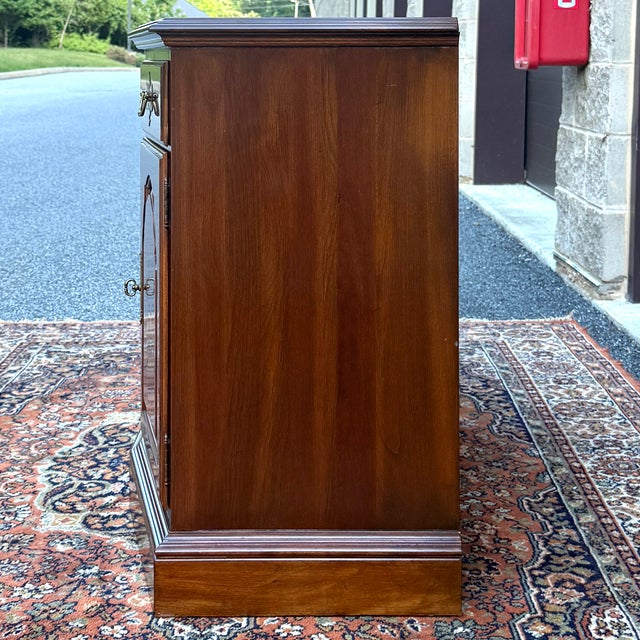 1980s Knob Creek / Ethan Allen Traditional Georgian Solid Cherry 4 Door 6 Drawer Buffet or Sideboard (31-6311) For Sale - Image 10 of 16