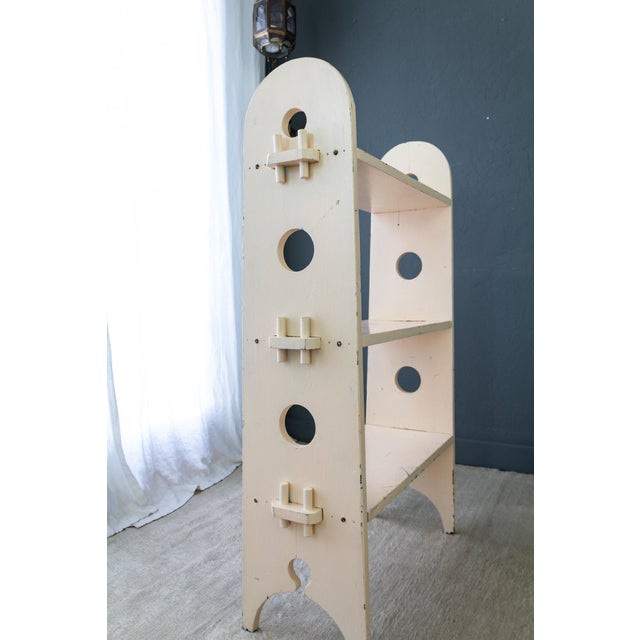 Arts and Crafts Pink Painted Bookshelf With Roycroft Peg Construction For Sale - Image 11 of 18
