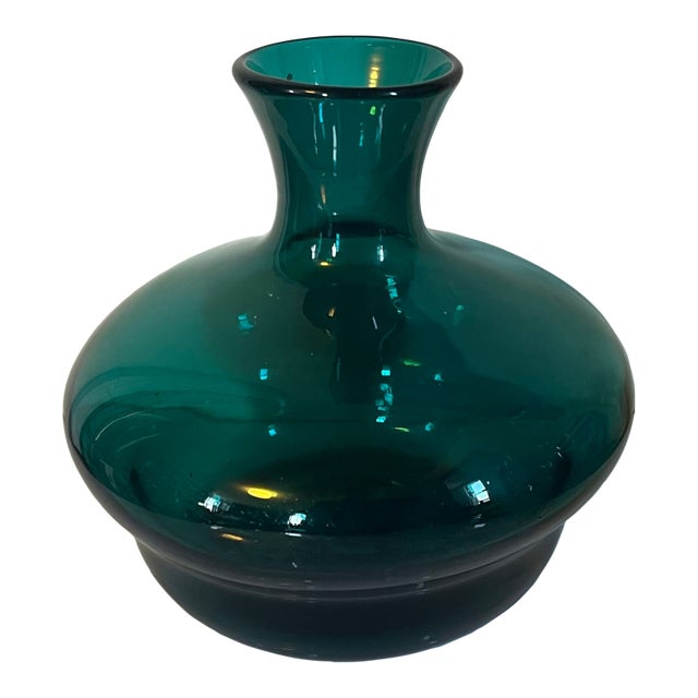 Antique Early 19th Century English Regency Emerald Green Blown Glass Carafe for Wine or Water Circa 1820 For Sale