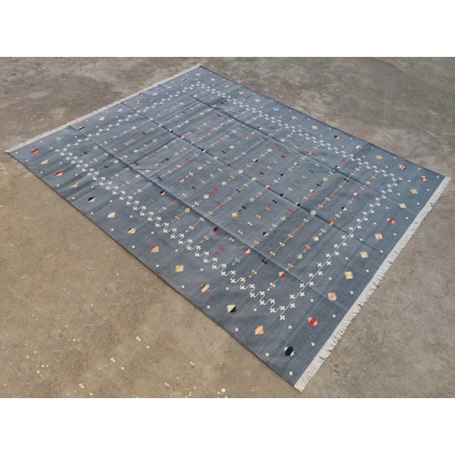 Handmade Cotton Vegetable Dyed Reversible Gray Shooting Star Rug - 6'x9' For Sale - Image 9 of 11