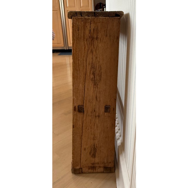 A beautiful antique English Edwardian scrubbed pine plate draining rack which can either be surface stood or wall mounted....