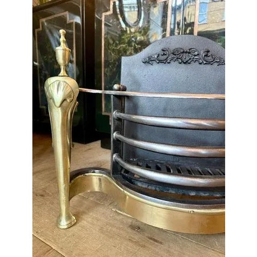 Late 19th Century English Queen Anne Wrought Iron and Brass Fire Grate, 1890s For Sale - Image 5 of 11