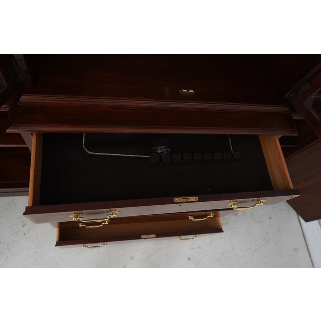 1980s Henkel Harris Model 2365 Mahogany London Breakfront For Sale - Image 5 of 18