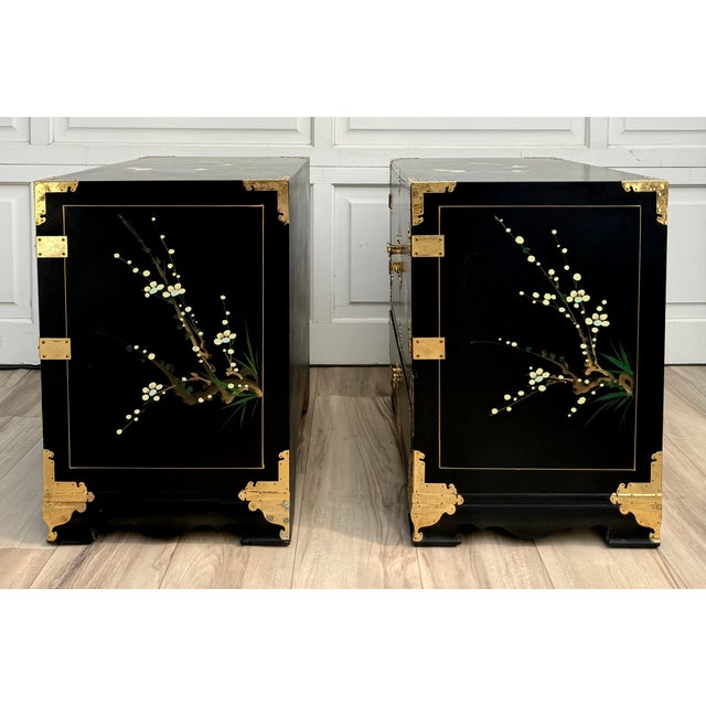 Pair of 1970s Chinoiserie Black Lacquer Nightstands With Hand-Painted Birds & Brass Hardware For Sale - Image 13 of 17