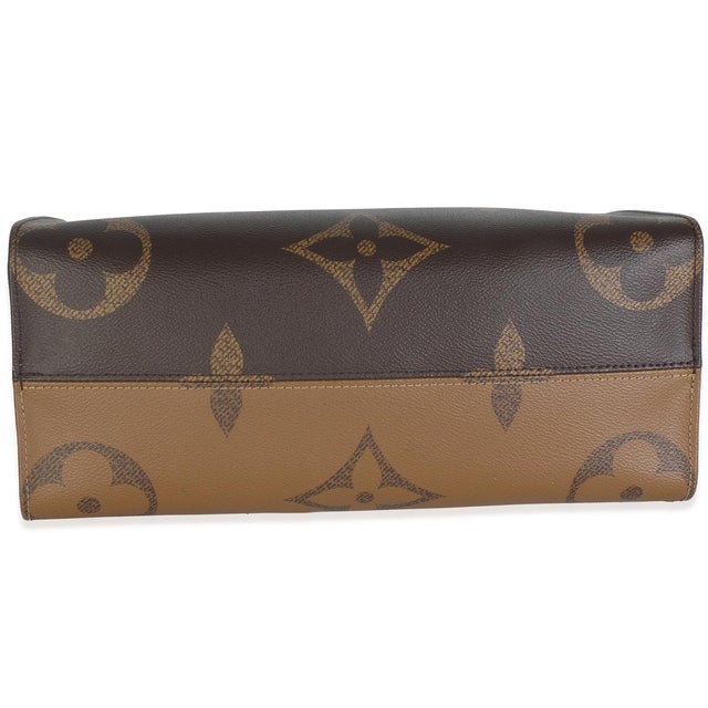 2020s Reverse Monogram Canvas Giant Onthego MM For Sale - Image 5 of 9