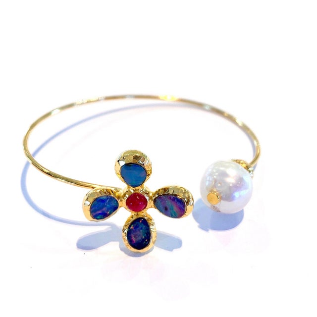 Bochic Vintage Ruby, Opal and South sea Pearl Bangle - 18K Gold And Silver Natural Blue Opal Natural shape 3 carats...