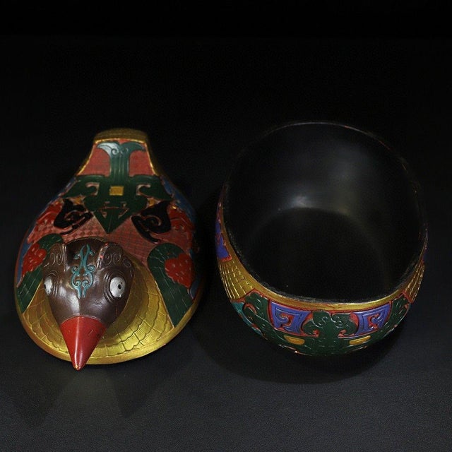 Lacquerware Eagle Box – 12" Painted Bird-Form Container For Sale In Los Angeles - Image 6 of 9