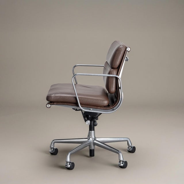 The Eames Soft Pad Management Chair is one of the most iconic office chair designs by Charles & Ray Eames, evolving from...