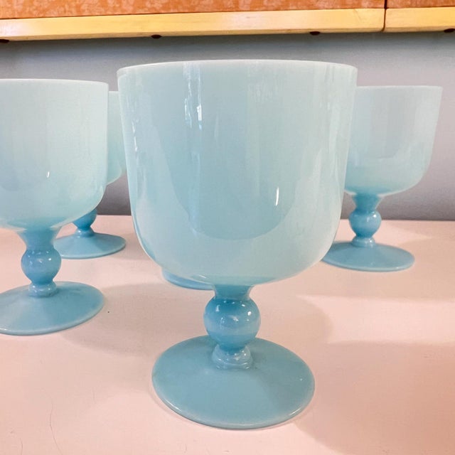 Morgantown Glass 1930s Pretty set of 5 Morgantown Americana turquois blue opaline goblets // demi crystal // water / wine glasses // blue glasses For Sale - Image 4 of 7