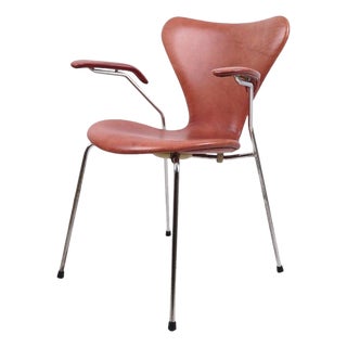 Model 3207 Seven Chair with Armrest in Cognac Leather by Arne Jacobsen from Fritz Hansen, 1980s For Sale