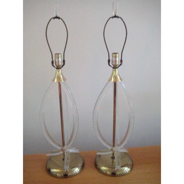 Dorothy Thorpe Mid Century Lucite Helix Table Lamps - A Pair For Sale - Image 9 of 9
