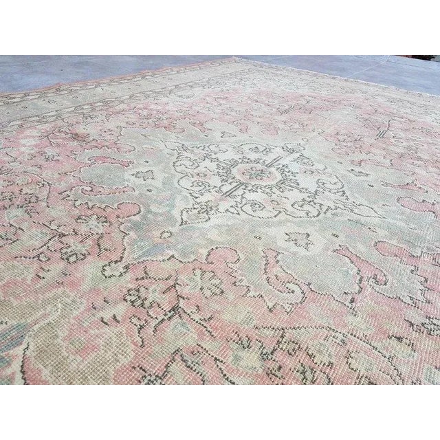 1960s Oushak Bohemian Vintage Rug For Sale - Image 4 of 10