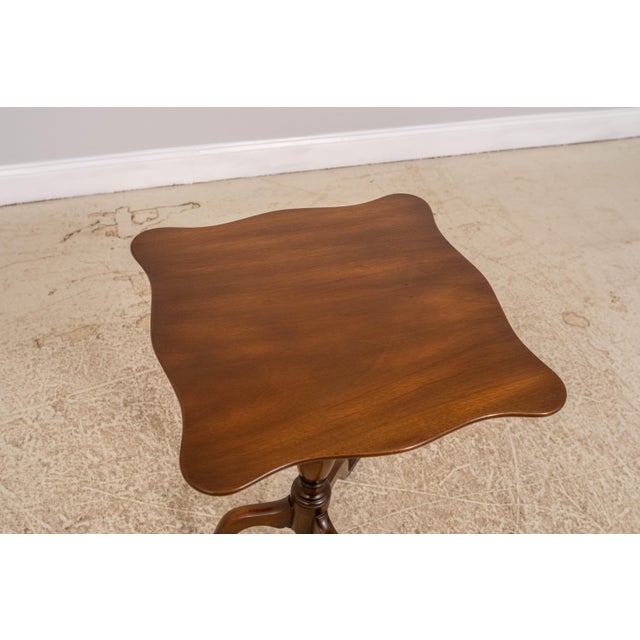 Brown Pair Kittinger Colonial Williamsburg Cw-20 Tilt Top Tables For Sale - Image 8 of 18